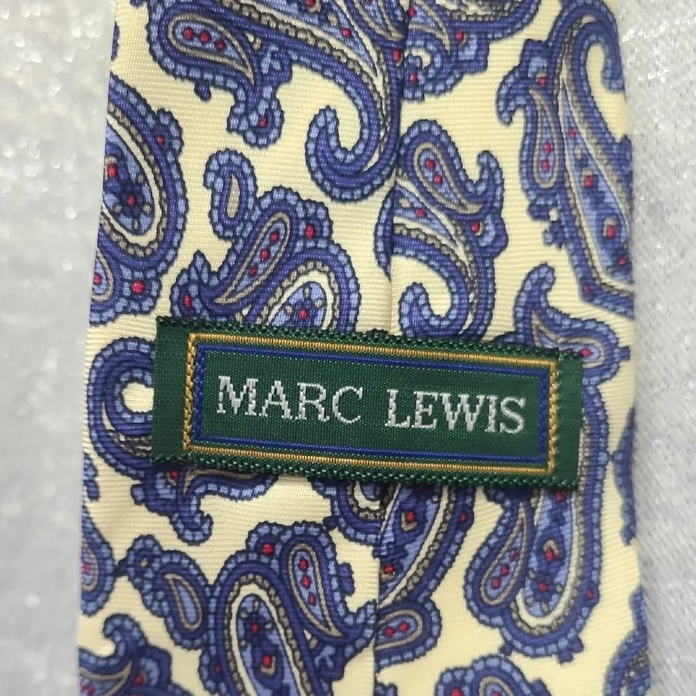 100% Silk MARC LEWIS Paisley Tie in‎ Navy and Cream Imported From ITALY